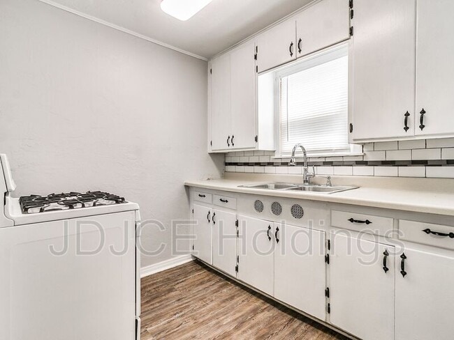 Building Photo - 536 E Northrup Dr
