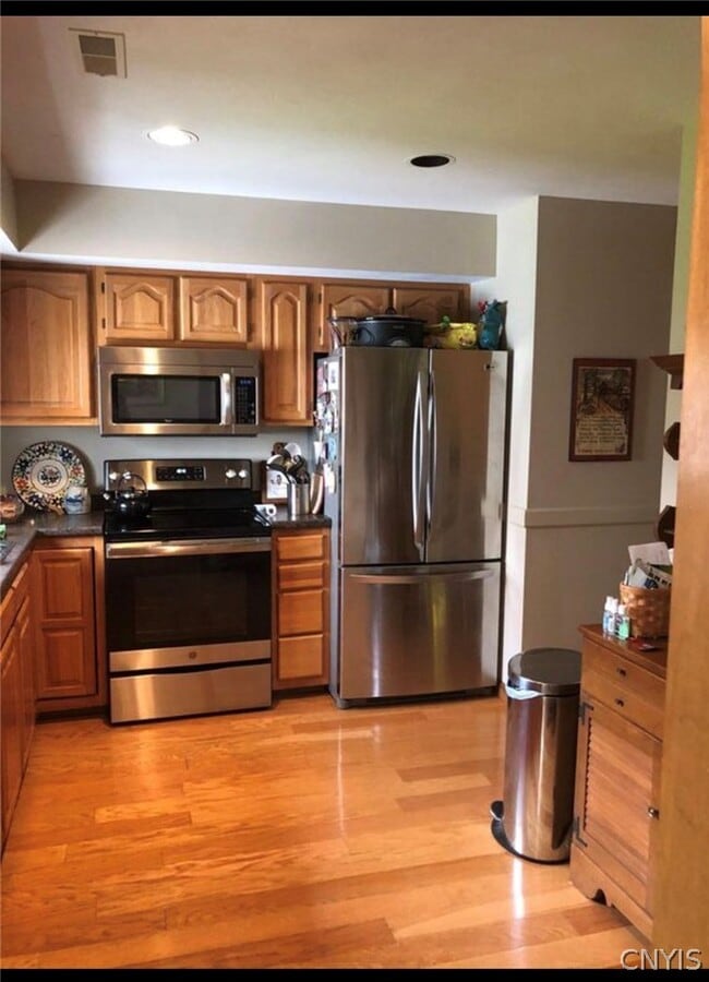 Building Photo - 61 Midlake Cir