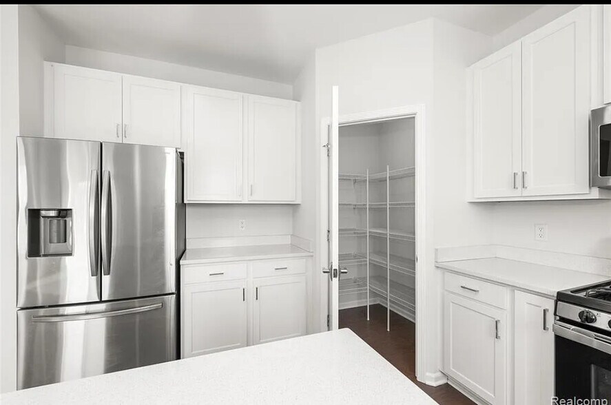 Building Photo - 3449 Haverford Dr