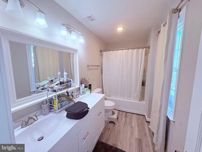 Building Photo - 204 Bosun Cove