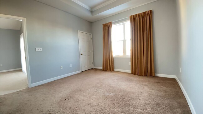 Building Photo - Beautiful unfurnished 2 bedroom/2 bath condo in Heatherstone at Berkshire