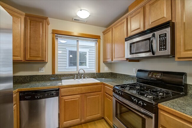 Building Photo - 844 NE 66th St