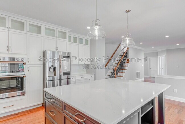 Building Photo - 2041 Jadewood Dr