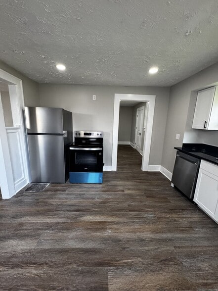 Building Photo - 120 W Brown Ave