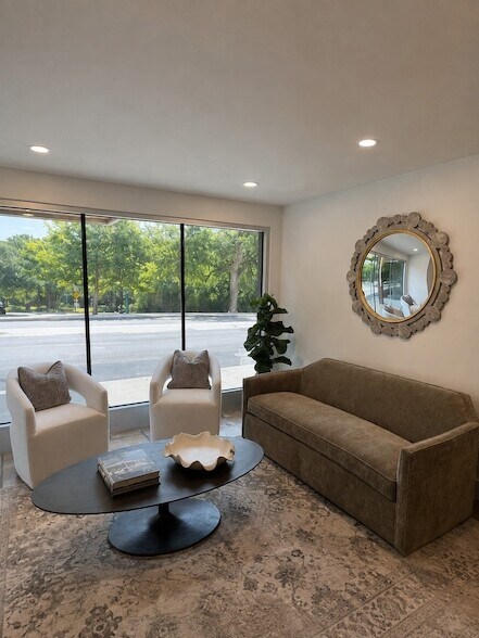 Building Photo - 3883 Turtle Creek Blvd
