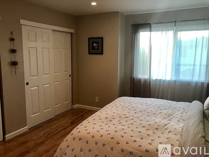 Building Photo - 827 Villa Ave