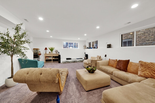 Building Photo - 1522 N Leamington Ave