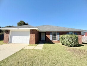 Building Photo - Beautiful Custom Home - Large Lot