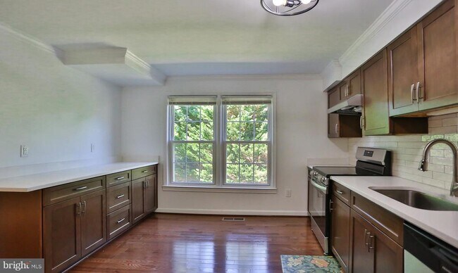 Building Photo - 2402 Windbreak Dr