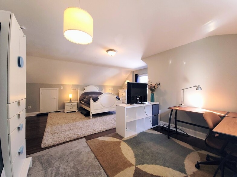 Second Bedroom Upper Floor - 9605 Singleton Dr