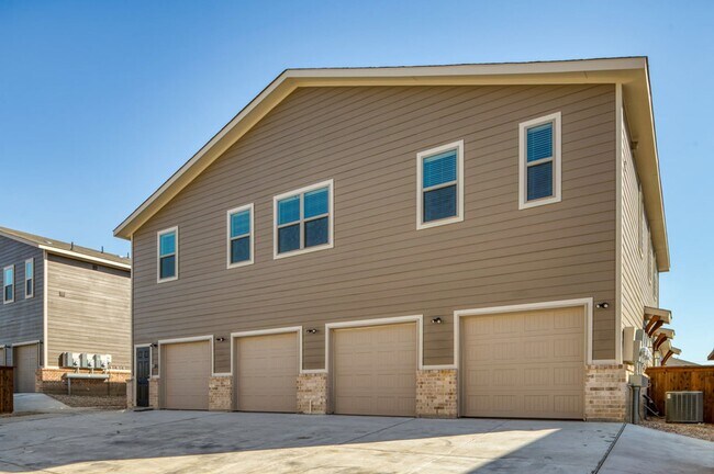 Building Photo - GORGEOUS 2 BEDROOM FOUR PLEX LOCATED IN MIDLOTHIAN ISD!