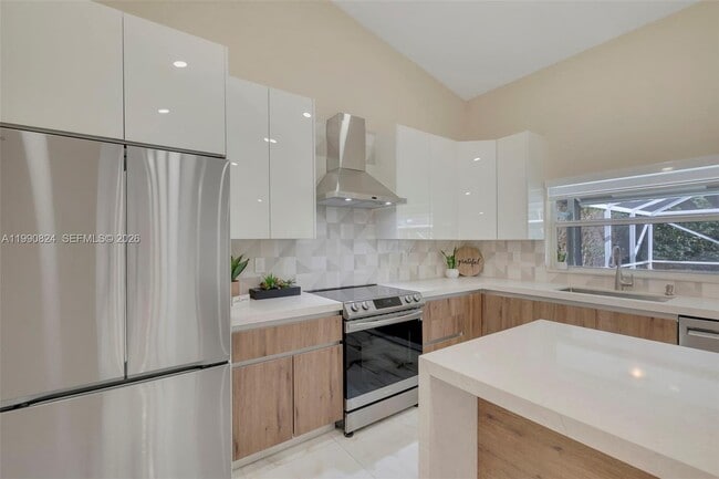 Building Photo - 10425 NW 48th Manor