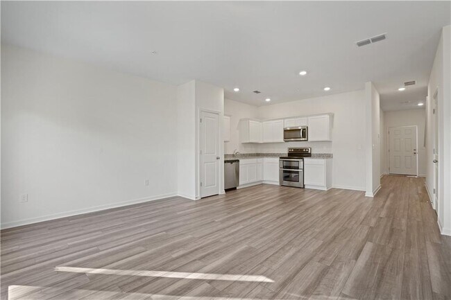 Building Photo - 541 Magnolia Cir