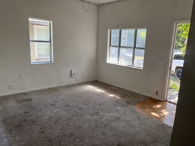 Building Photo - 319 N G St