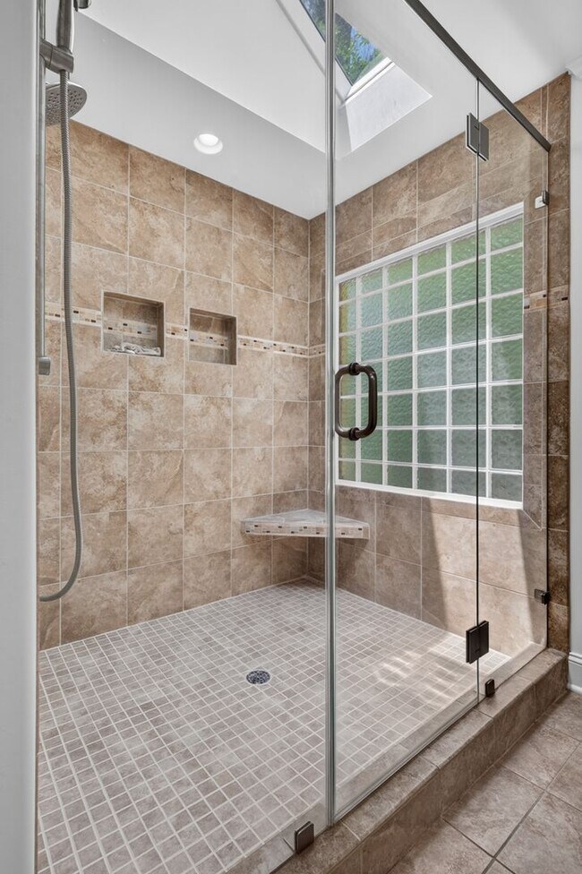 Building Photo - Beautiful home in Spring Valley