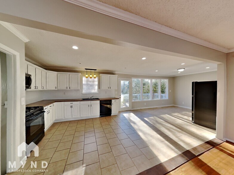 Building Photo - 3022 Debra Dr