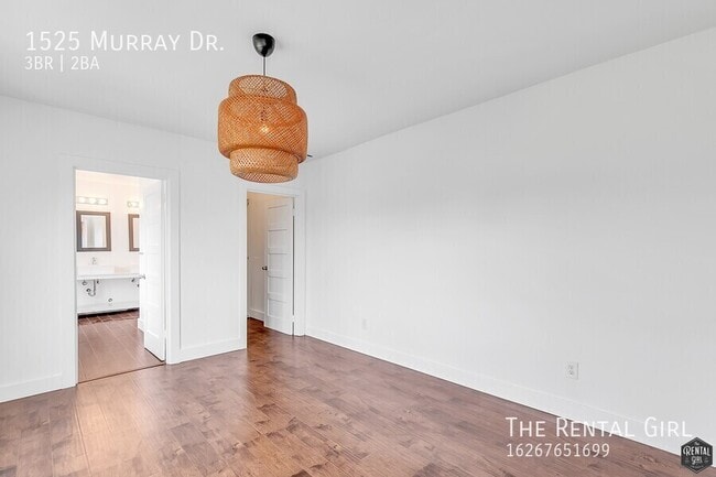 Building Photo - 1525 Murray Dr