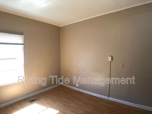 Building Photo - 1208 Waverly St