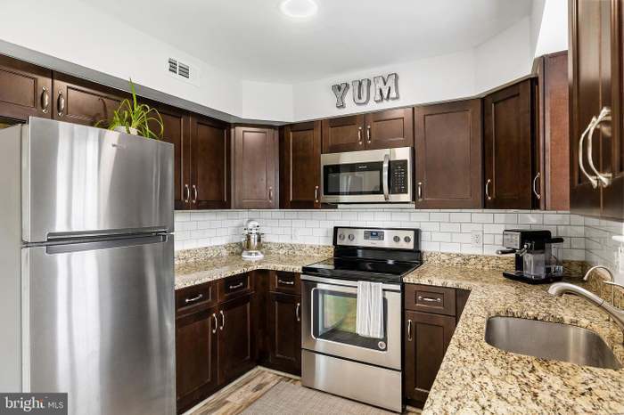 Building Photo - 7 Woodstream Ct