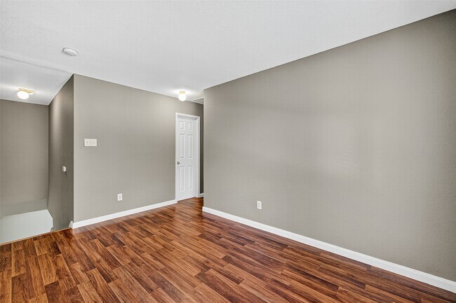 Building Photo - 5615 W Harrow Dr