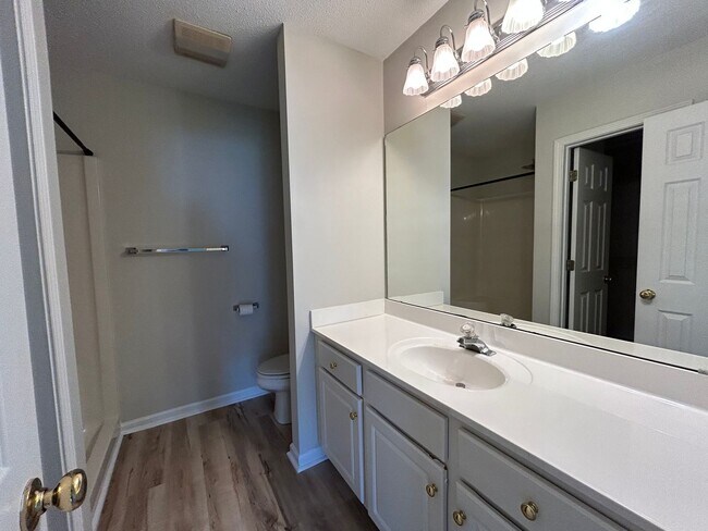 Building Photo - 2BR Condo in Holton Place – Pool, Porch, a...