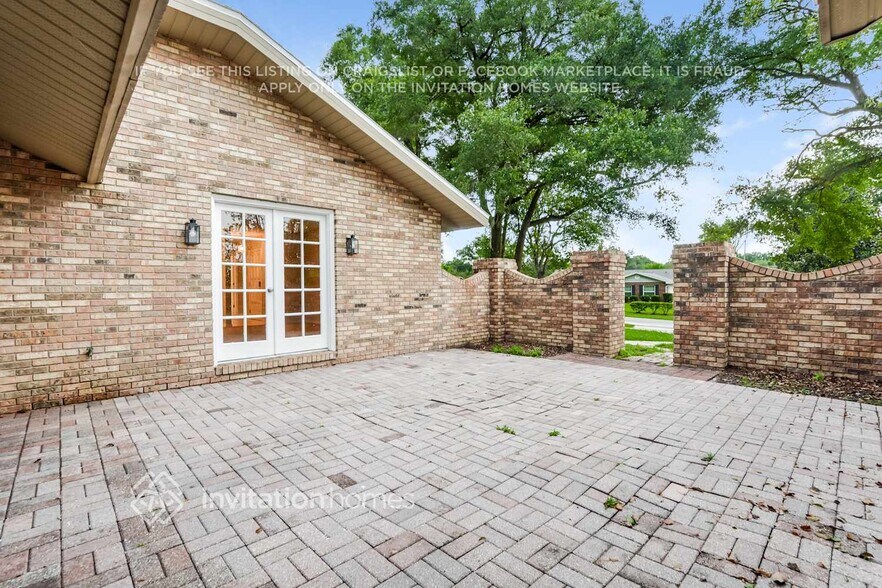 Building Photo - 801 Westchester Dr