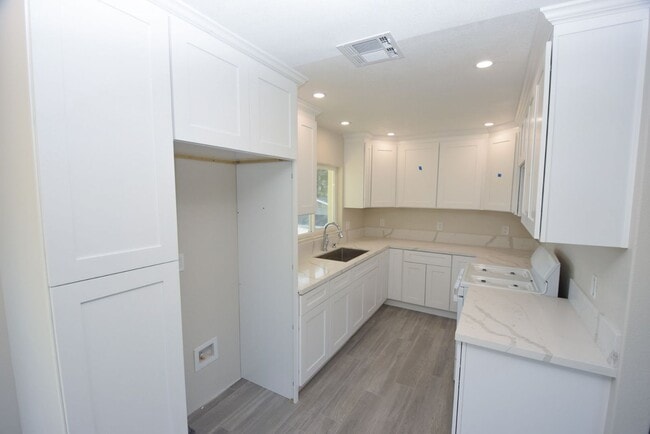 Building Photo - 522 N. 12TH ST.