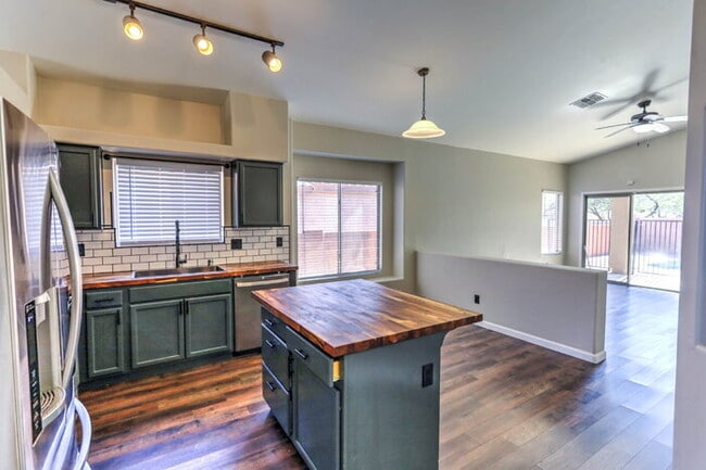 Building Photo - Rancho Sahuarita