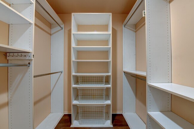 Building Photo - 816 Topsail Ln