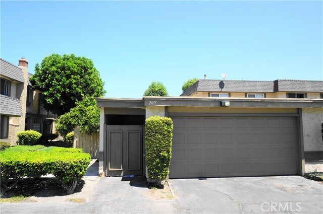 Building Photo - 2015 E Saddlewood Ln