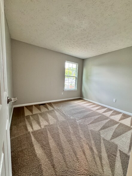 Building Photo - 5101 Oak Ave