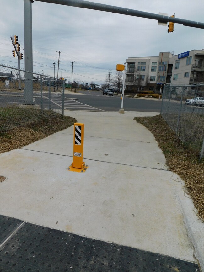 Building Photo - 416 E 19th St