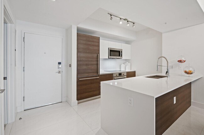 Building Photo - 301 Altara Ave
