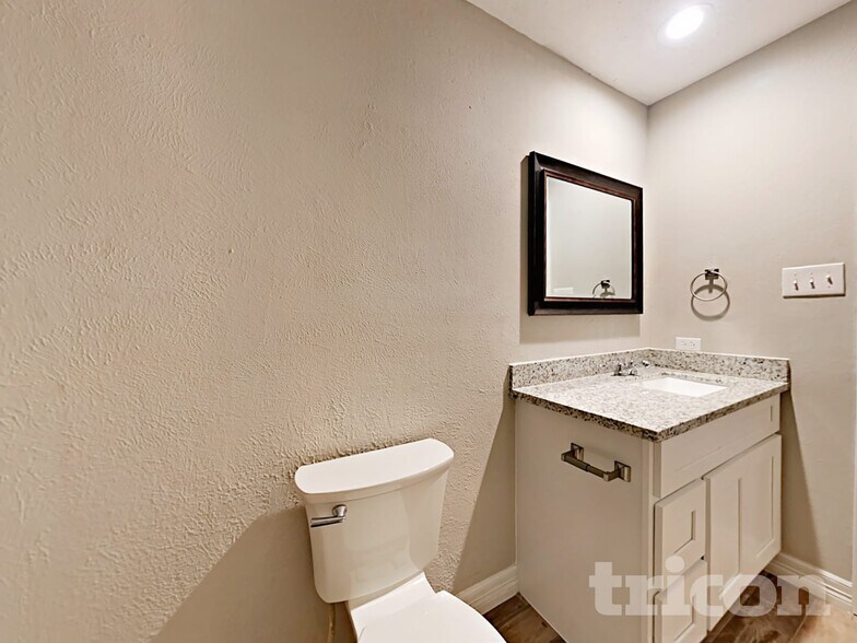 Building Photo - 6127 Larchbrook Dr