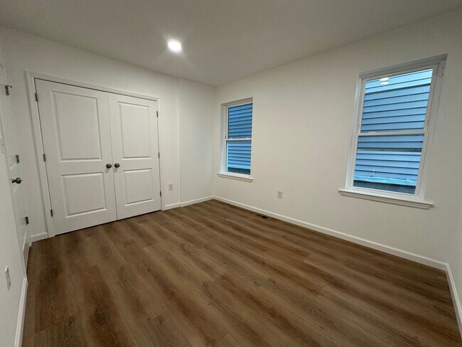 Building Photo - 27 Joyce Kilmer Ave