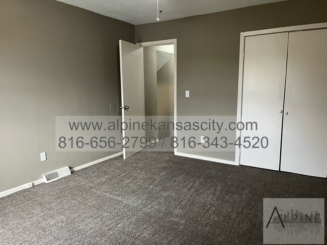 Building Photo - Updated Independence Duplex, Fort Osage SD