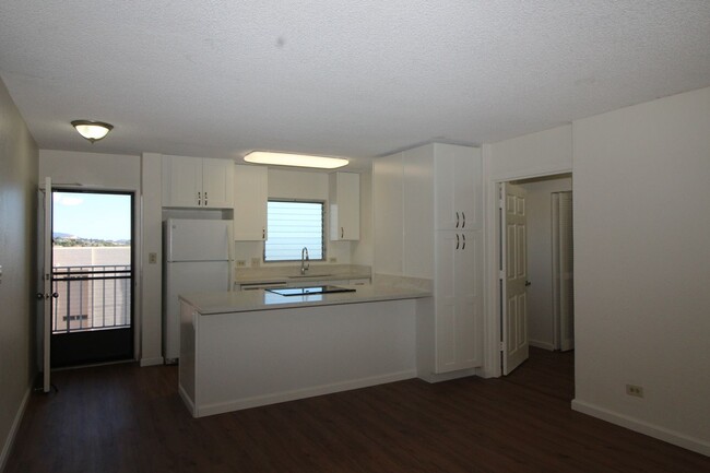 Primary Photo - Remodeled TOP FLOOR CORNER UNIT!