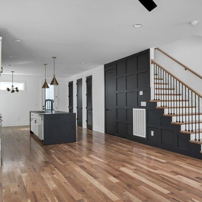 Building Photo - Stunning 4 Bedroom, 3.5 Bath Luxury Home in Nashville