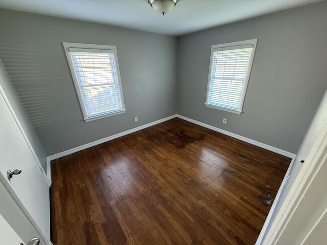 Building Photo - 2023 Clays Mill Rd