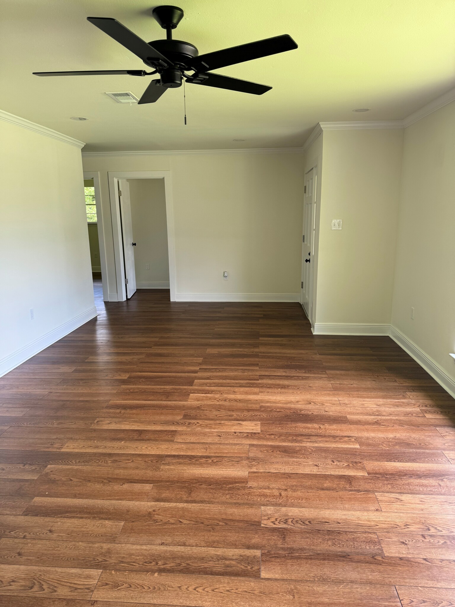 Livingroom - 14747 S Harrells Ferry Rd