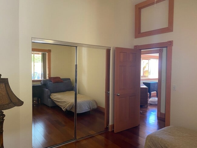 Building Photo - Stunning Launiupoko 2BR Rental – Ocean Vie...