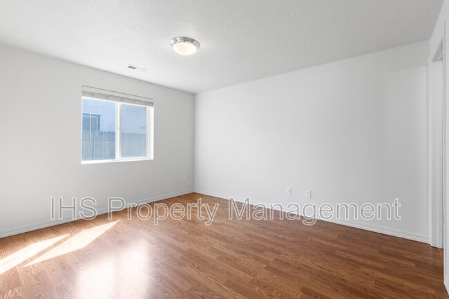 Building Photo - 5204 Desert Dove Loop