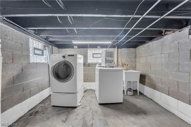 Building Photo - 1528 Newman Ave