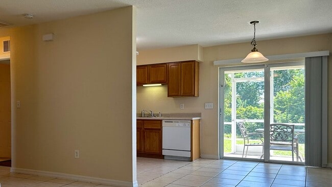 Building Photo - 6944 Rosemont Dr