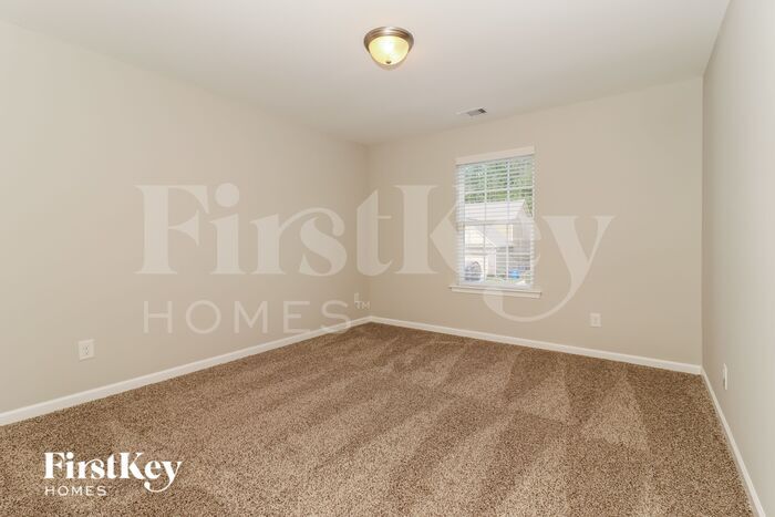 Building Photo - 325 Roland Manor Dr