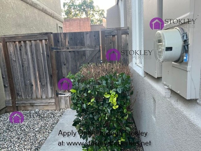 Building Photo - 1019 Sycamore Ln