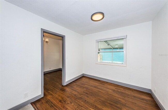 Building Photo - 618 40th Ave N