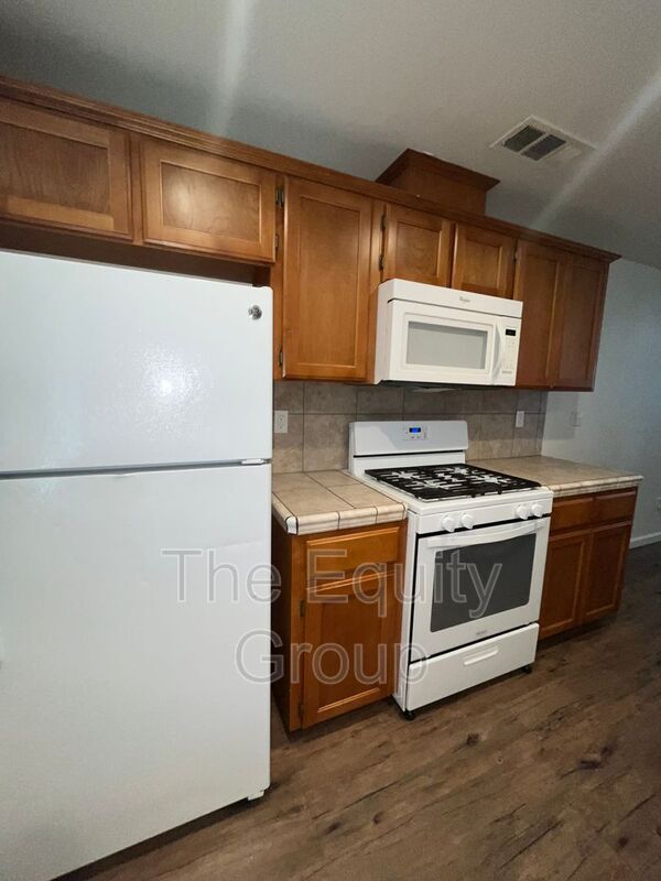 Building Photo - 2232 W Lark Ave