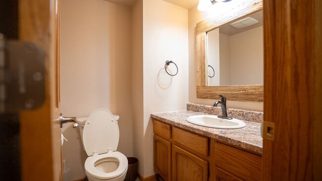 Building Photo - Westside Townhome
