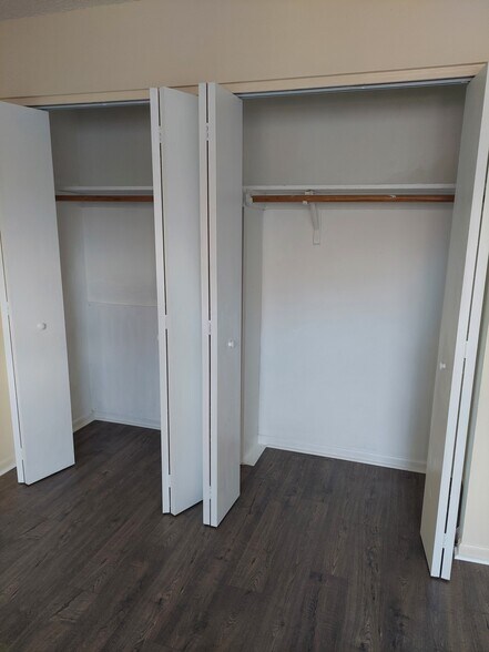 Bedroom Closet - 6312 Newtown Cir